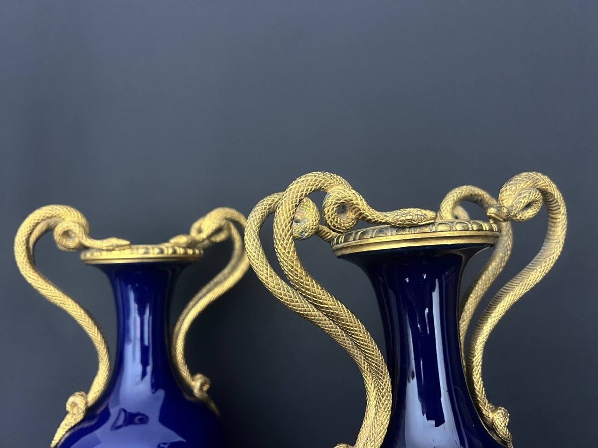 Paire De Vases En Porcelaine Bleu De Sèvres Et Bronze Doré-photo-3