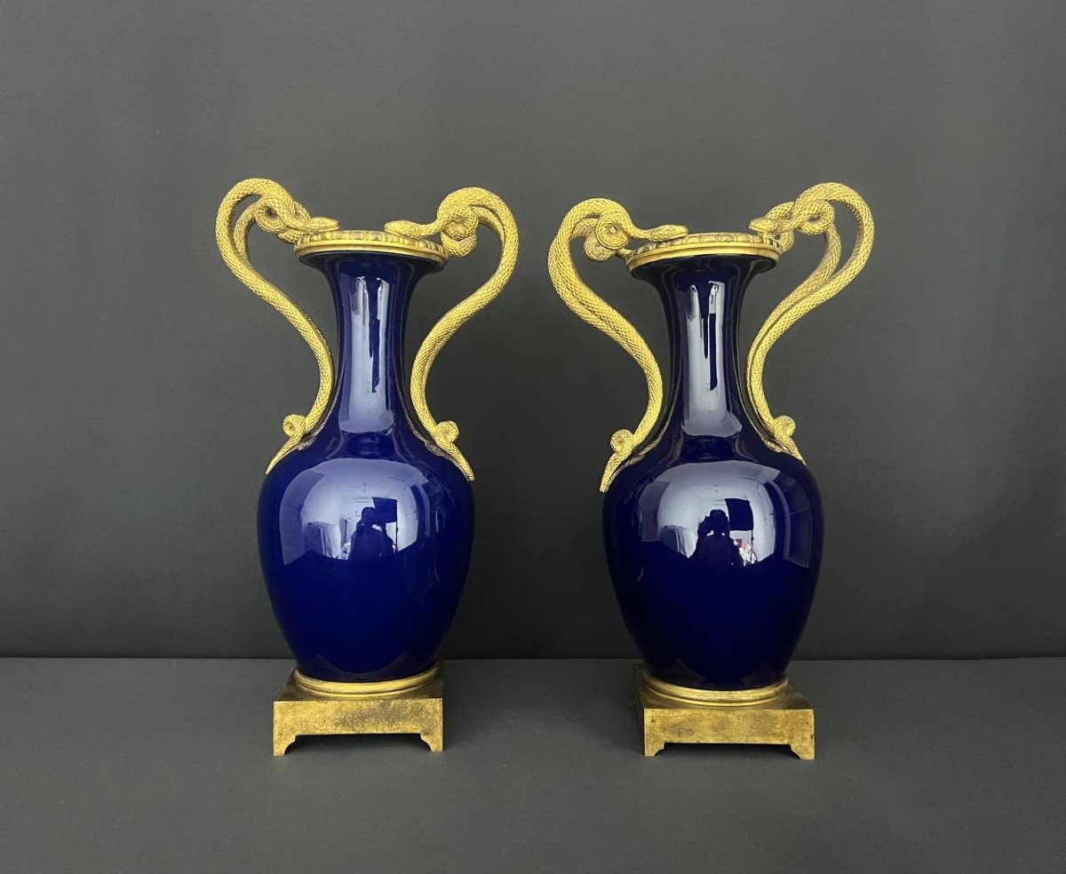 Paire De Vases En Porcelaine Bleu De Sèvres Et Bronze Doré-photo-5