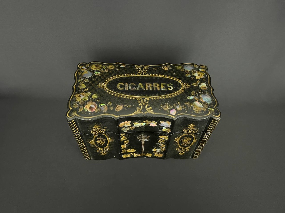 Antique Cigar Box In Black Lacquer And Mother-of-pearl - 19th Century-photo-2