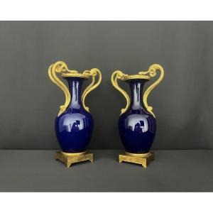 Paire De Vases En Porcelaine Bleu De Sèvres Et Bronze Doré