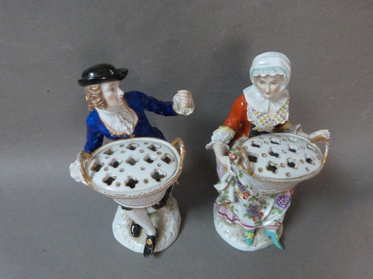 Rare Pair Of Swiss Nyon Porcelain Subjects 18th Century Bouquetières Couple-photo-1