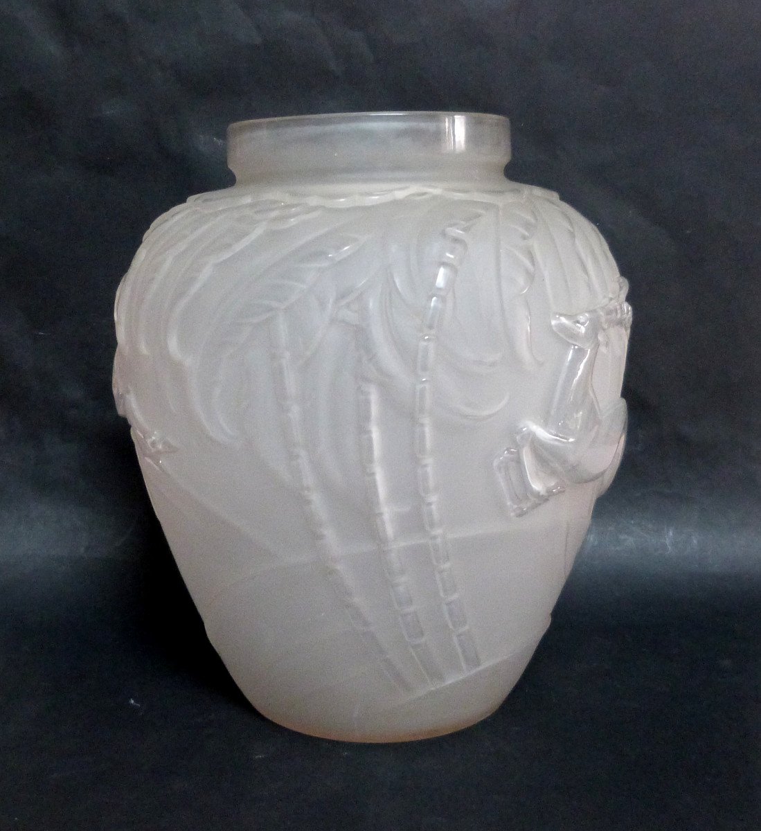 Vase En Verre Pressé Moulé Art Déco Edmond Etling  décor de femme et antilopes-photo-3