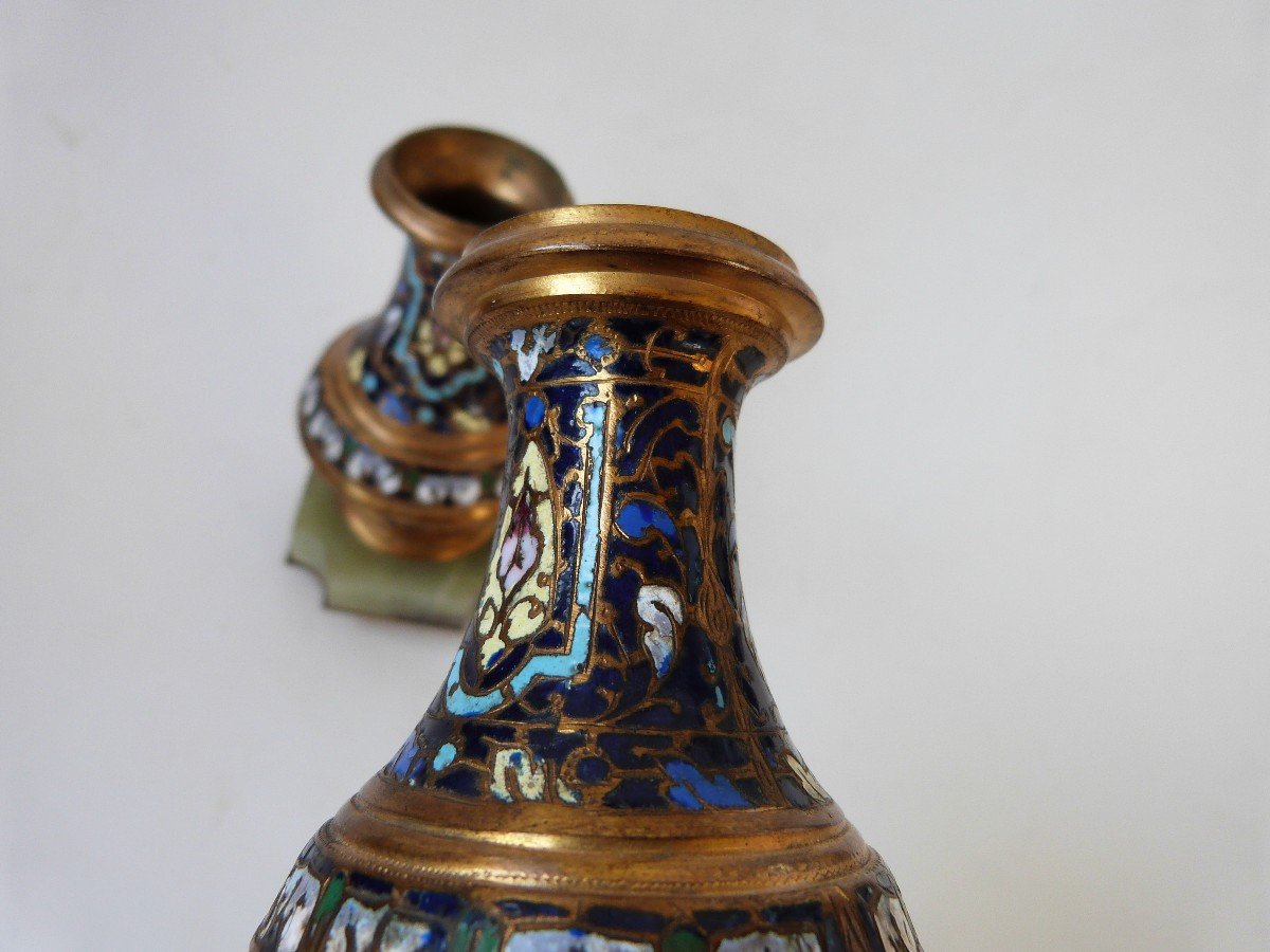 Paire De Vases En Bronze Doré Et émail Cloisonné Socle Onyx Style Barbedienne -photo-3