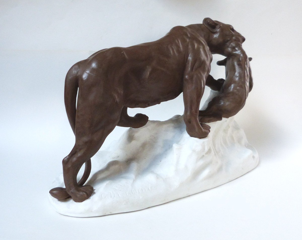 Clovis Edmond Masson Lionne Biscuit De Porcelaine Sèvres Patine Bronze-photo-1