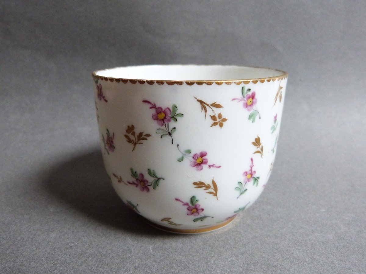 Sèvres 1789 Sophie Binet Peintre Pot Ou Petite Jardinière En Porcelaine à Décor De Fleurs 