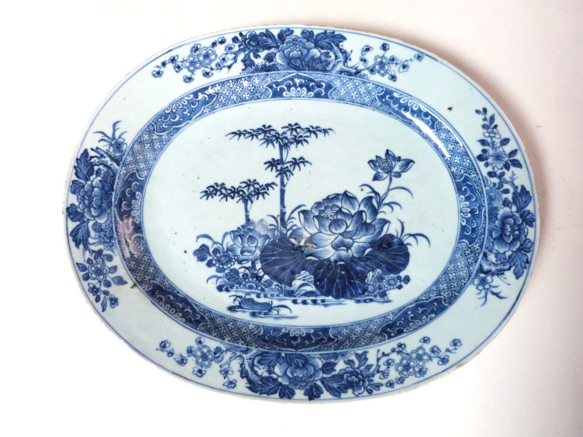 Large 18th Century Chinese Porcelain Dish, East India Company