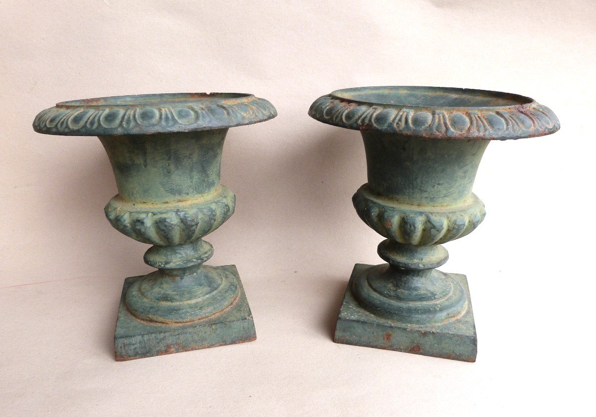 Pair Of Medici Vases Cast Iron 19th Century Garden Ornament 