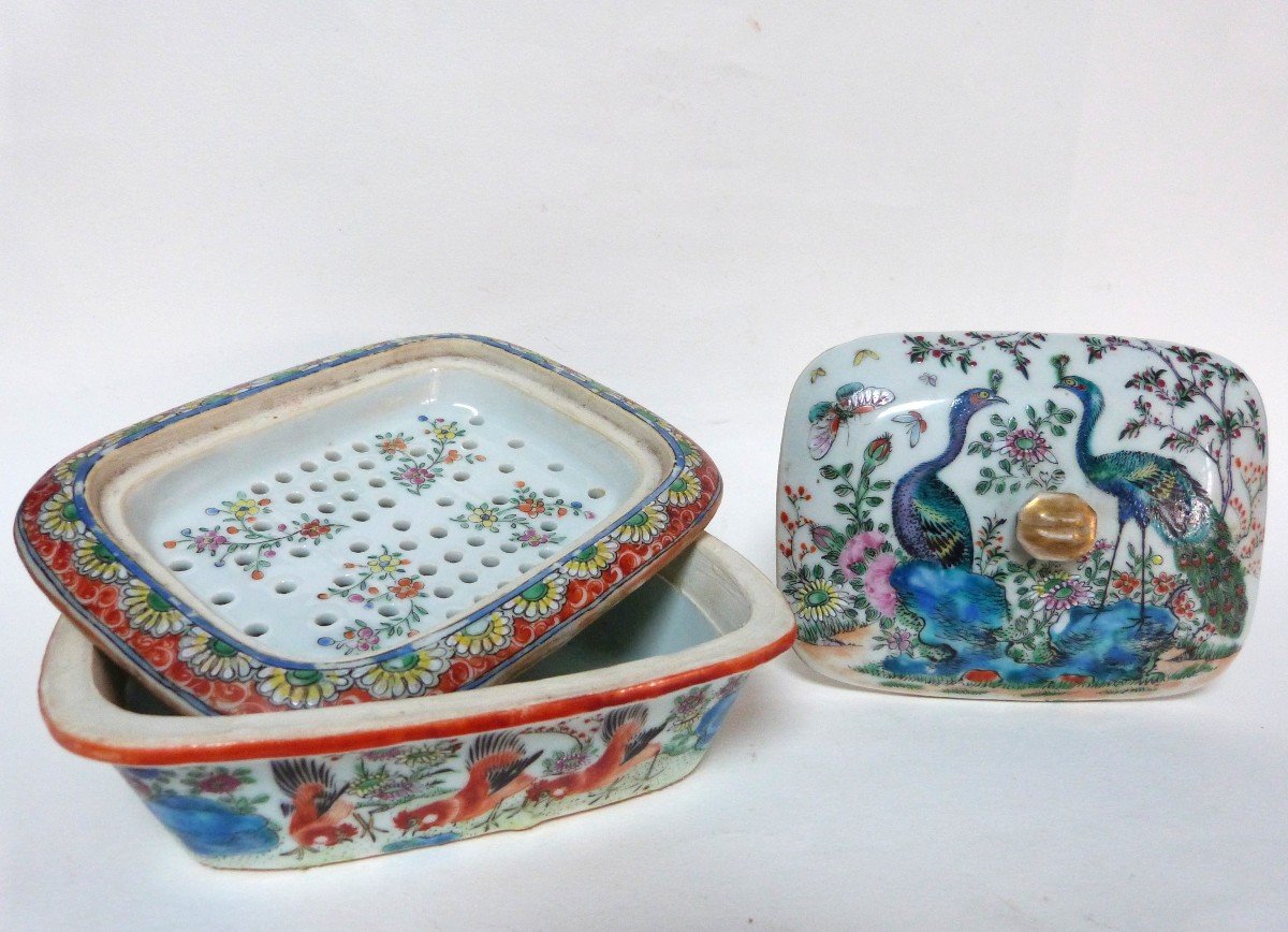 Boite à Savon En Porcelaine De Canton Chine XIXeme Rare Décor Coqs Et Paons 