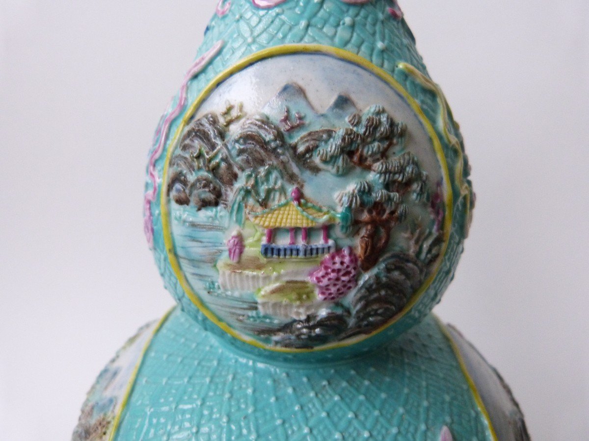 20th Century Chinese Porcelain Vase With Relief Decor -photo-3