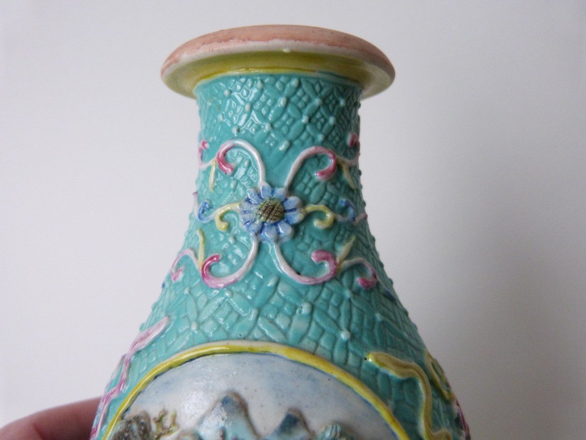 20th Century Chinese Porcelain Vase With Relief Decor -photo-6