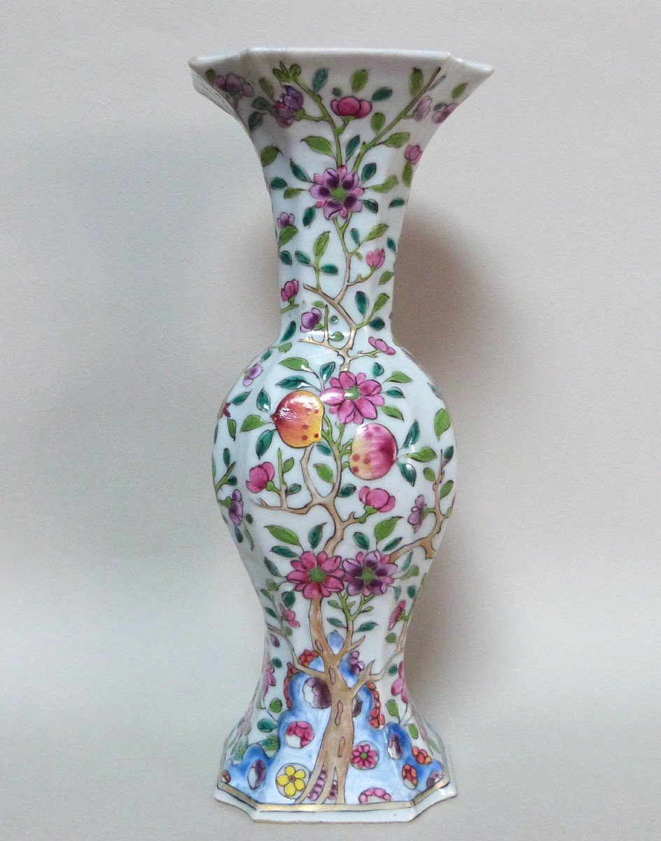 Vase En Porcelaine De Chine XVIIIeme Dynastie Qing Décor Pêches Et Grenades 