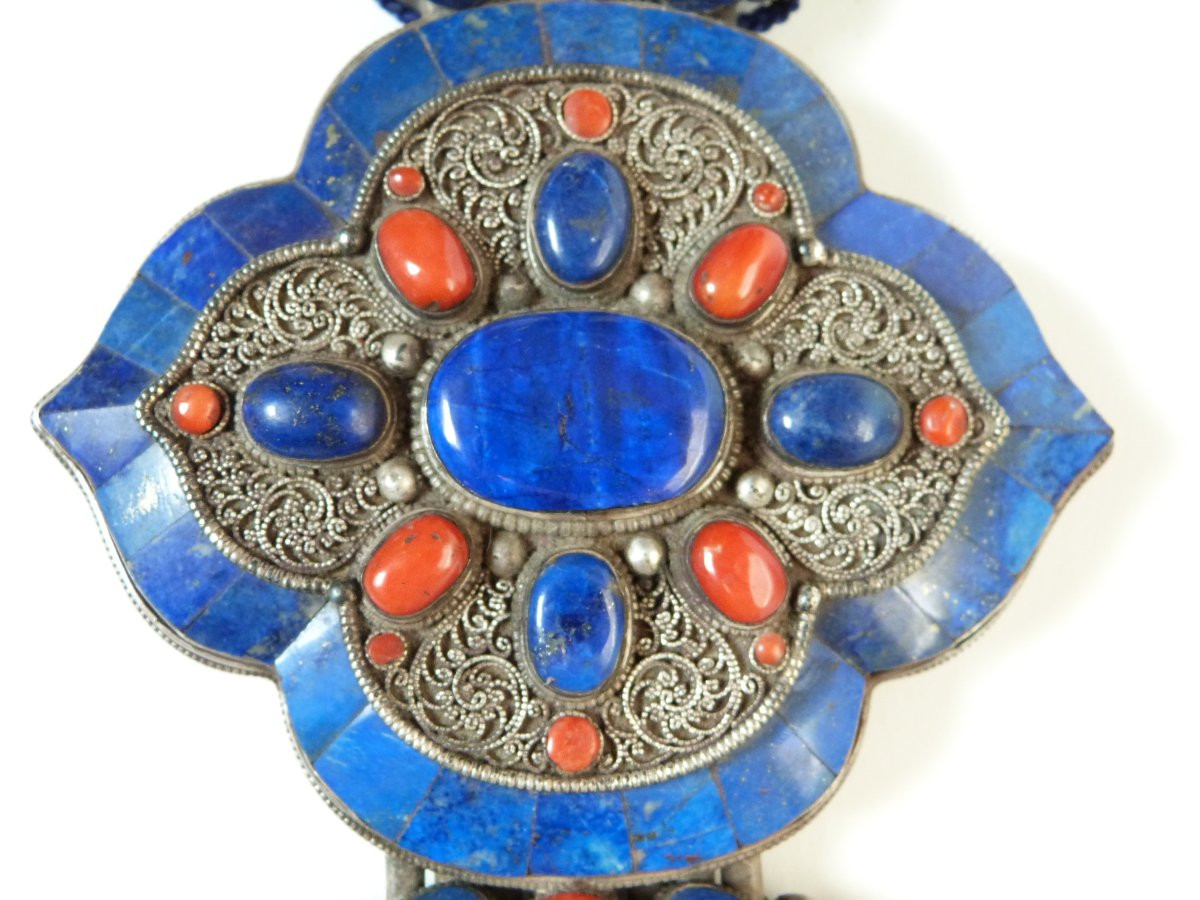 Large Gau Reliquary Pendant In Silver, Lapis Lazuli And Himalayan Coral -photo-2