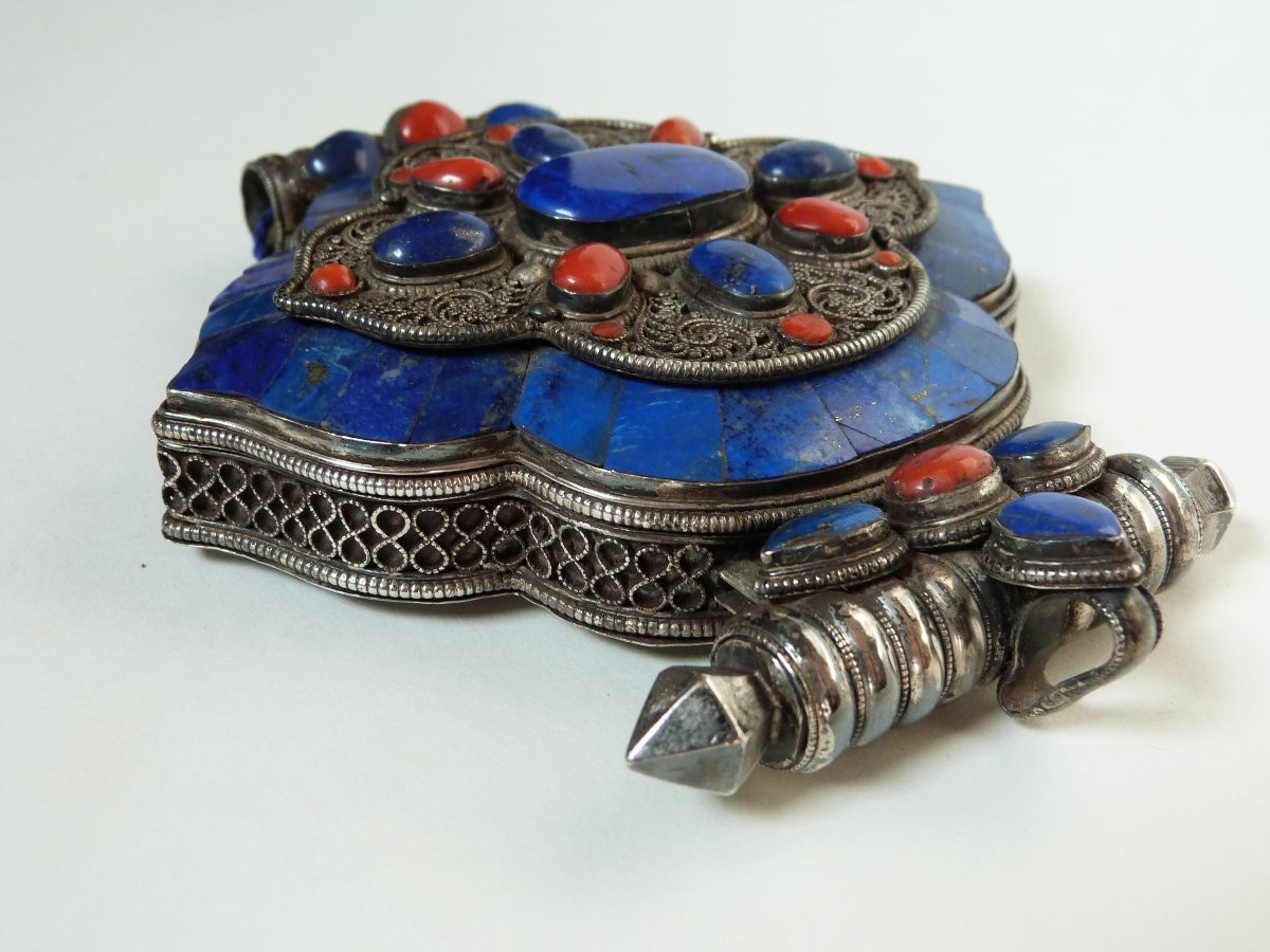 Large Gau Reliquary Pendant In Silver, Lapis Lazuli And Himalayan Coral -photo-4