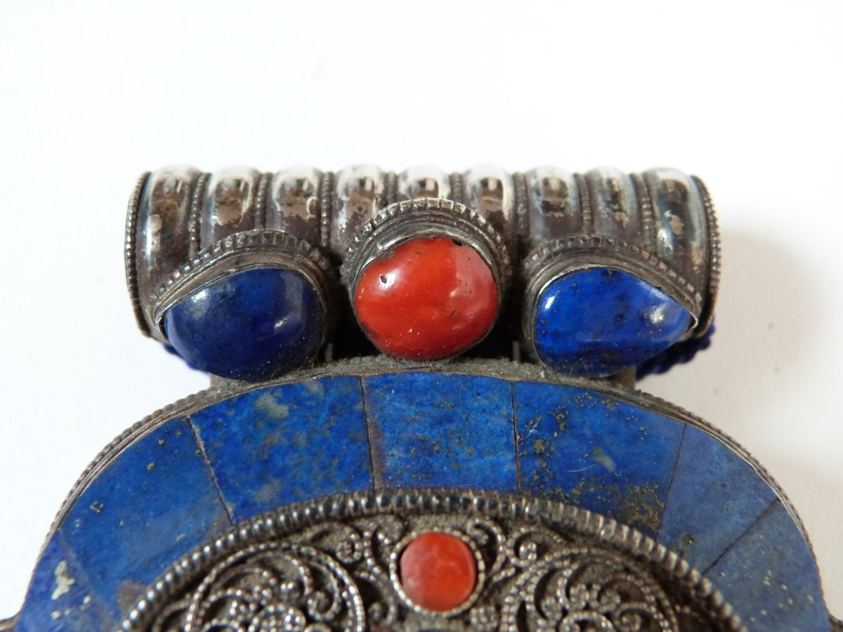 Large Gau Reliquary Pendant In Silver, Lapis Lazuli And Himalayan Coral -photo-2