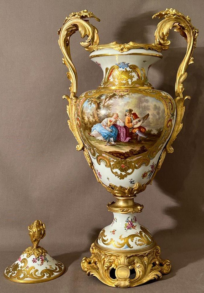 Grand Vase En Porcelaine Eugene Clauss Paris – XIXème. Montée Bronze Doré  -photo-2