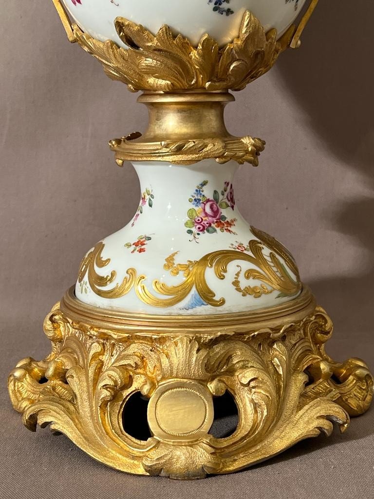 Grand Vase En Porcelaine Eugene Clauss Paris – XIXème. Montée Bronze Doré  -photo-5