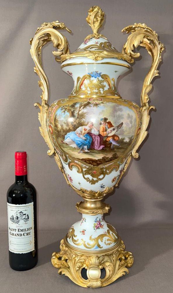 Grand Vase En Porcelaine Eugene Clauss Paris – XIXème. Montée Bronze Doré  