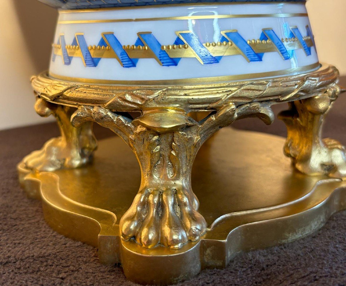 A Cup With Lid, In Paris Porcelain And Gilt Bronze 20th Century.-photo-4