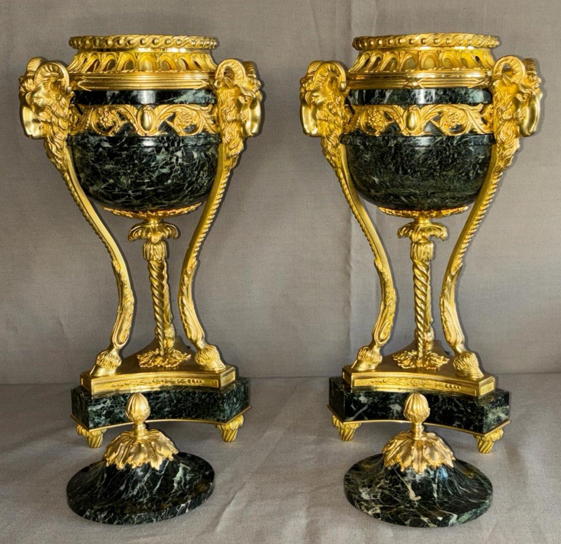 Paire De Cassolettes De Style Louis XVI En Bronze Doré Et Marbre Vert XIXème-photo-1