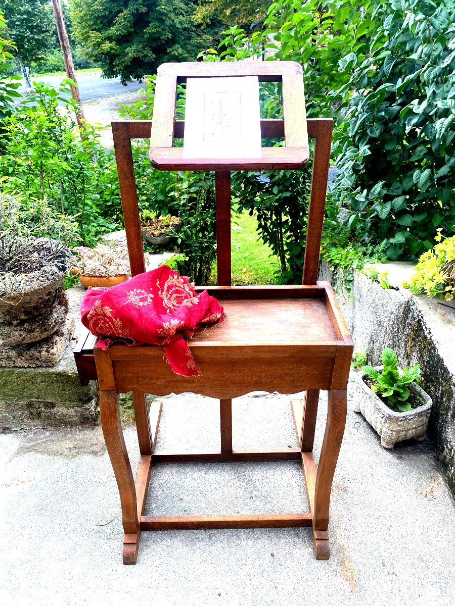 Painter's Desk In Watercolor In Blond Walnut Early 19th With Its Adjustable Lectern And Drawer