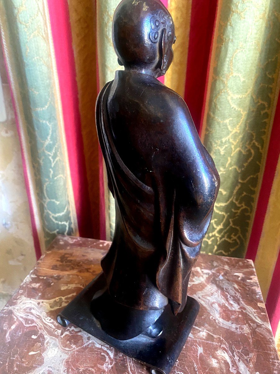 Très Beau Bronze Plein Chinois à l'Image  de Bodhidharma  debout dans son habit de moine 17 eme -photo-3