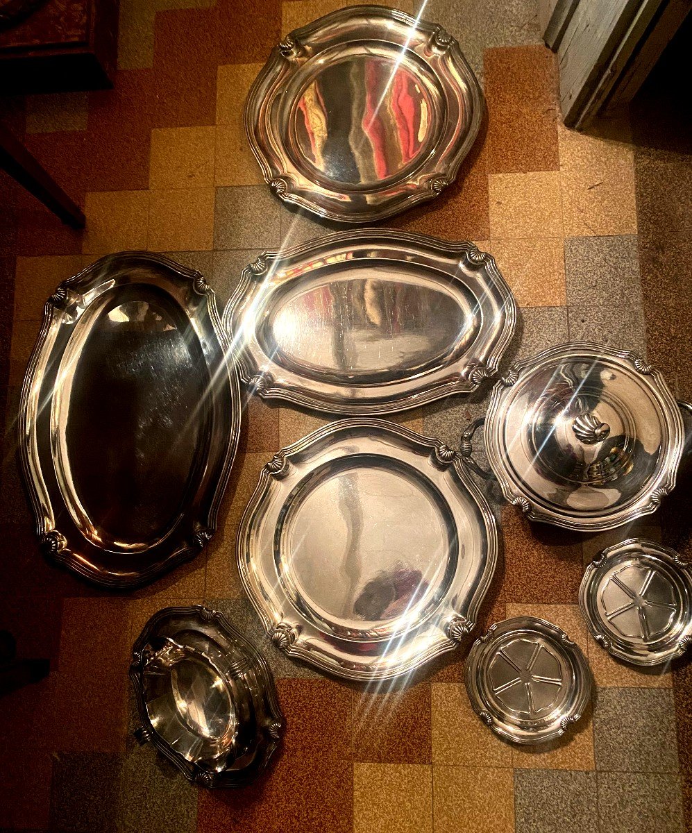  4 Plateaux De Service , 1 Soupière Une Saucière Et 2 Coupelles De Maillard Métal argenté 