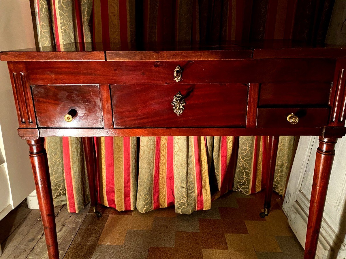 Sober And Beautiful Powder Table In Cuban Mahogany From The 18th Century, Louis XVI Fluted Spindle Feet