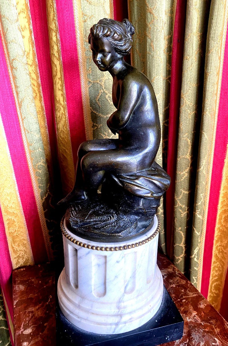 Bronze Patiné 18ème d'Une Jeune Baigneuse Nue Au Drapé ,Assise sur une Base De Colonne Cannelée-photo-4