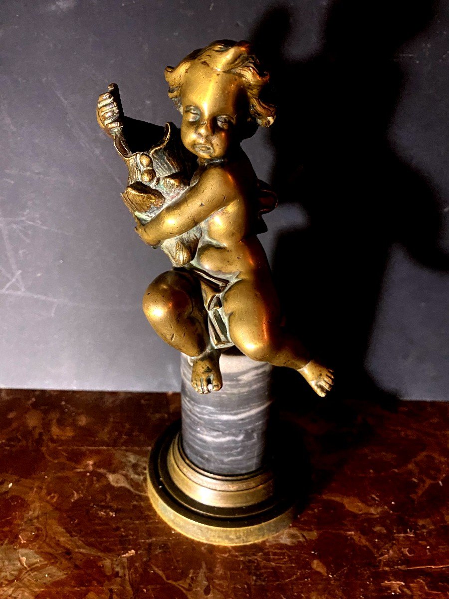  Beau Putti , Bronze Patiné Assis à La Conque Végétale Sur Une Colonne époque XVIIIème Louis XV