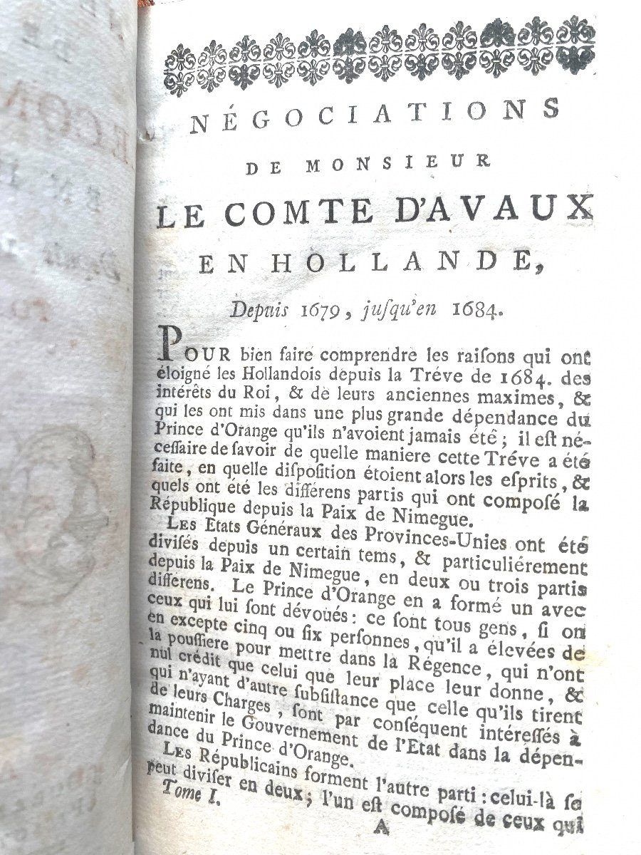 En Trois Beaux Volumes In 12 Plein Veau Négociations. De Monsieur Le Comte D’avaux En Hollande-photo-1