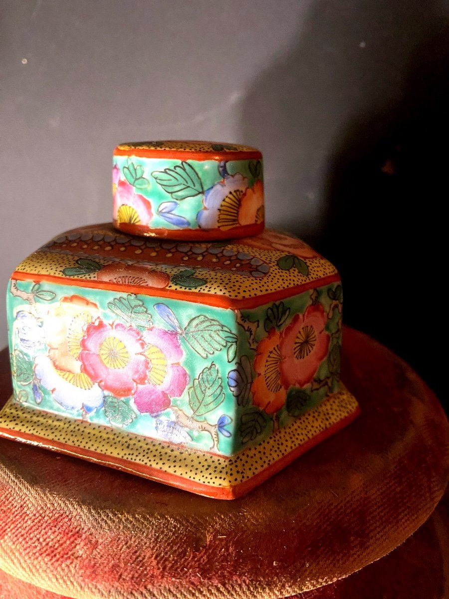  Très Bel Encrier En Porcelaine Peinte De Fleurs  à la Chinoise  19 éme Sanson , Paris  -photo-4