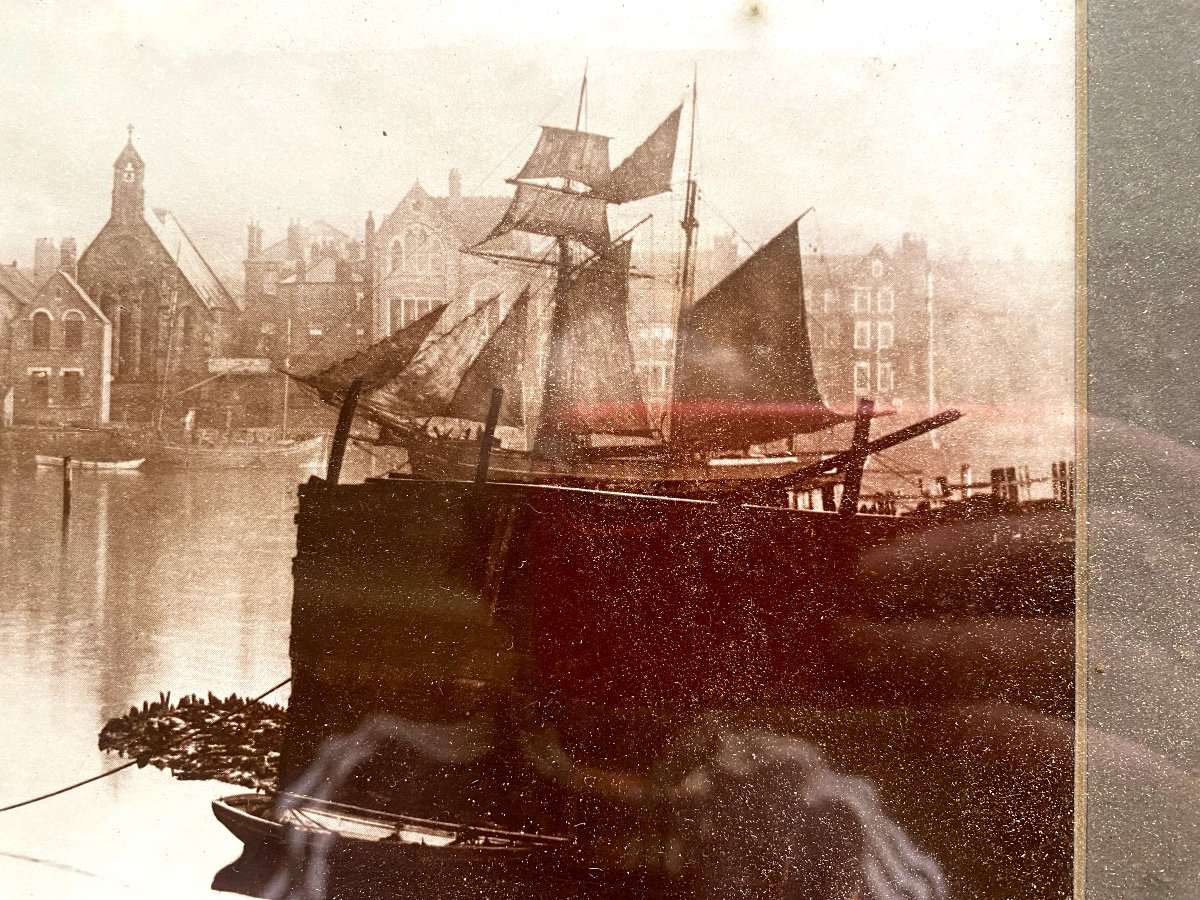 Beau tirage sépia  d’un port Flamand Encadré Aux Grand Nombre De Bateaux-photo-2