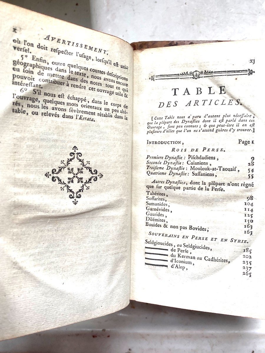 Deux Beaux Forts Volumes In 12. “oriental Anecdotes”. Printed In Paris, 1773. At Vincent-photo-1