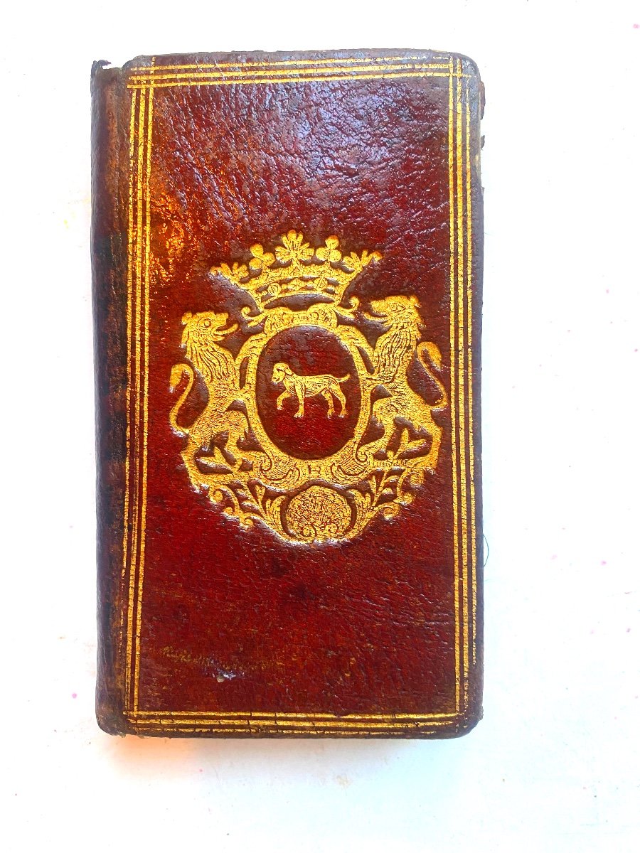  Rare Petit Carnet De Notes Miniature :aux Armes Couronnées, En Maroquin Rouge  Epoque Louis XV