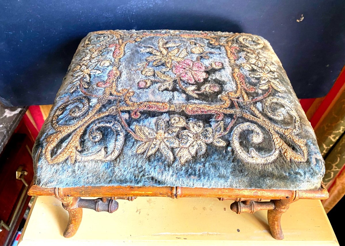 Beautiful Napoleon III Foot Stool, "golden Bamboo" Covered With Precious Embroidered Silk Velvet-photo-2