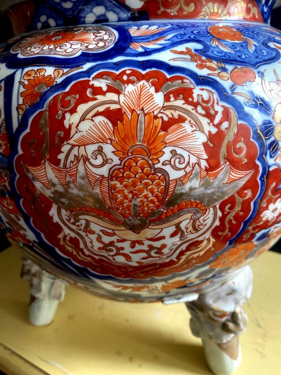 Very Large And Beautiful Imari Perfume Burner: "koro" Japan 19th Century, Richly Decorated With Floral Motifs -photo-2