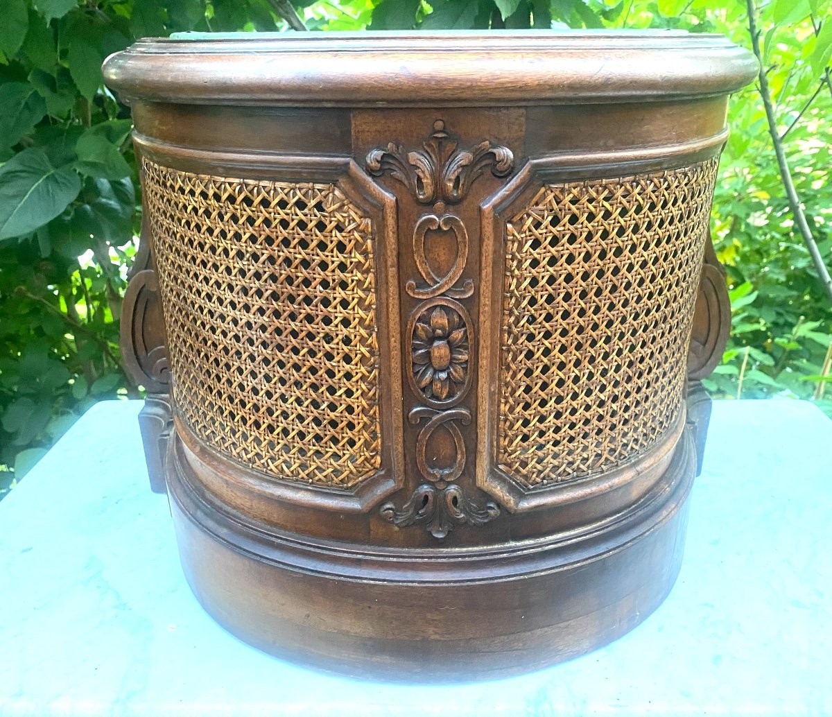 Pair Of Rare And Beautiful Hall Or Living Room Planters, Half-moons In Carved Cane Walnut-photo-6