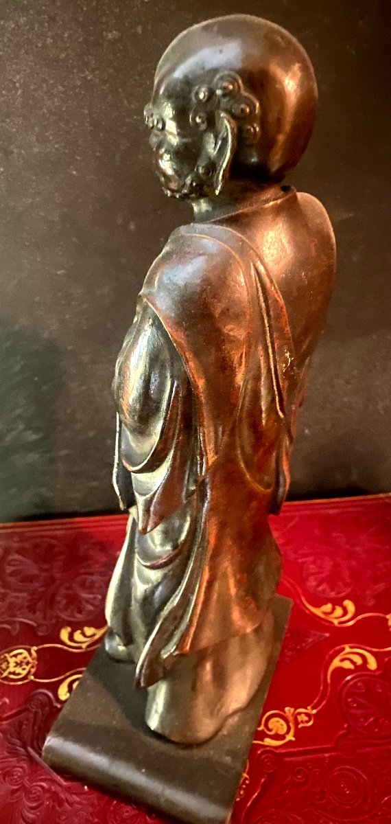 Rare Bronze Chinois ,début XVIIIème, Représentant Debout Le Bodhidharma Dans Son Habit De Moine-photo-2