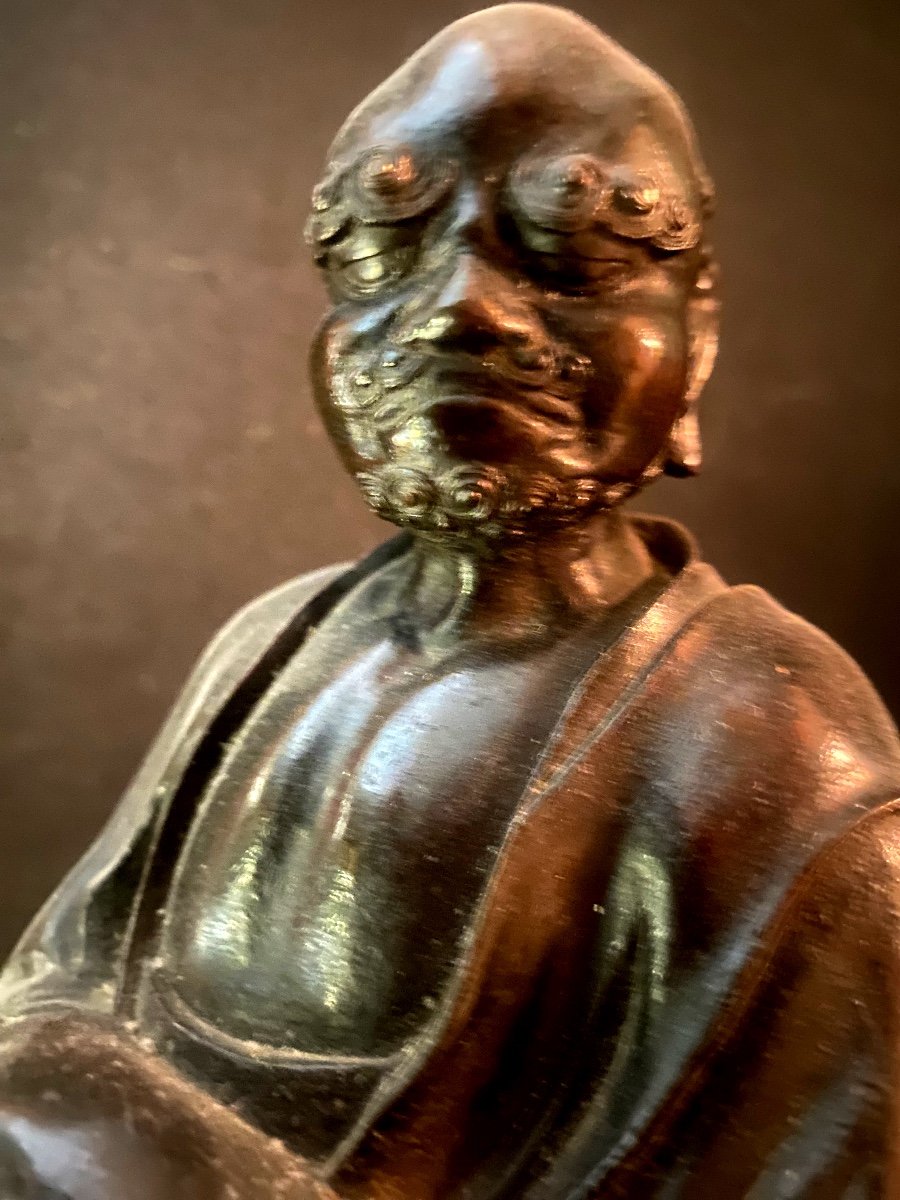 Rare Bronze Chinois ,début XVIIIème, Représentant Debout Le Bodhidharma Dans Son Habit De Moine-photo-3