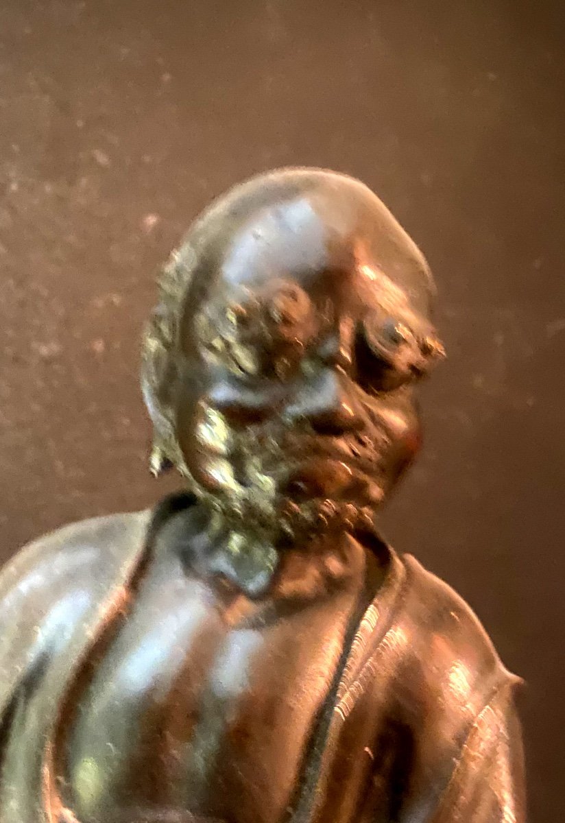 Rare Bronze Chinois ,début XVIIIème, Représentant Debout Le Bodhidharma Dans Son Habit De Moine-photo-8