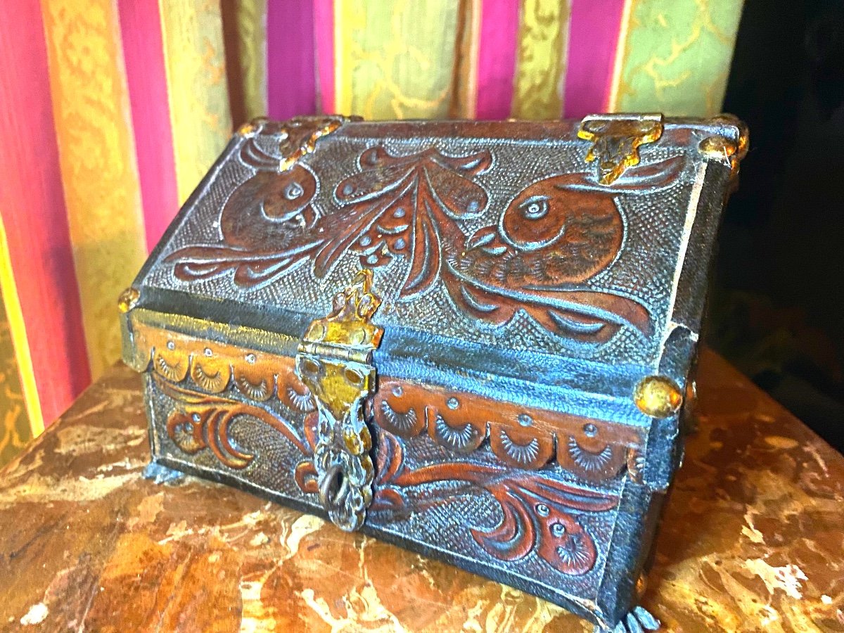 Charmant Coffret à Pan Cabinet à Bijoux En Cuir Ciselé Dans Le Goût Renaissance, d'époque 20ème-photo-2