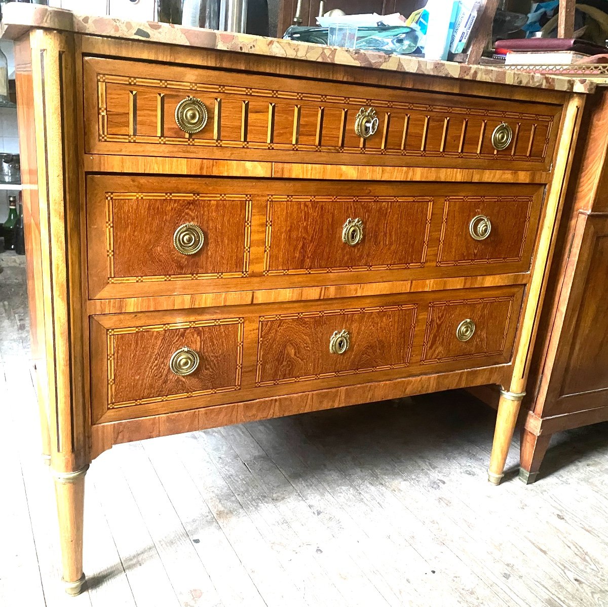 Charmante Commode Louis XVI , 3 Tiroirs Colonnes Ressorties Plateau A Oreilles, Brèche Tholonet-photo-8