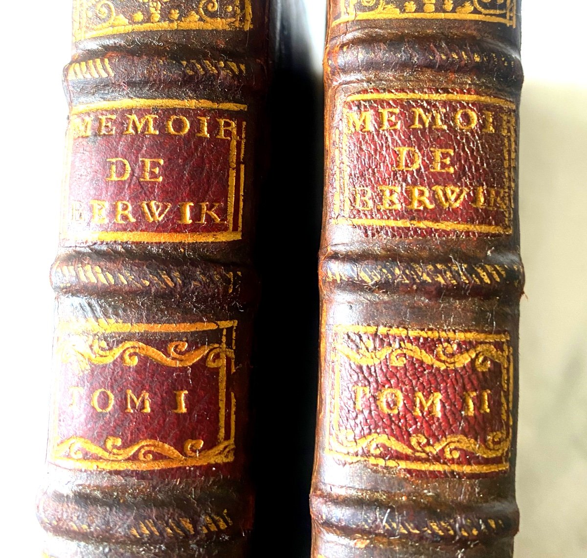 Belle édition ,deux Volumes In 12 . A Londres 1738 "mémoires Du Maréchal De Berwick Duc Et Pair-photo-2