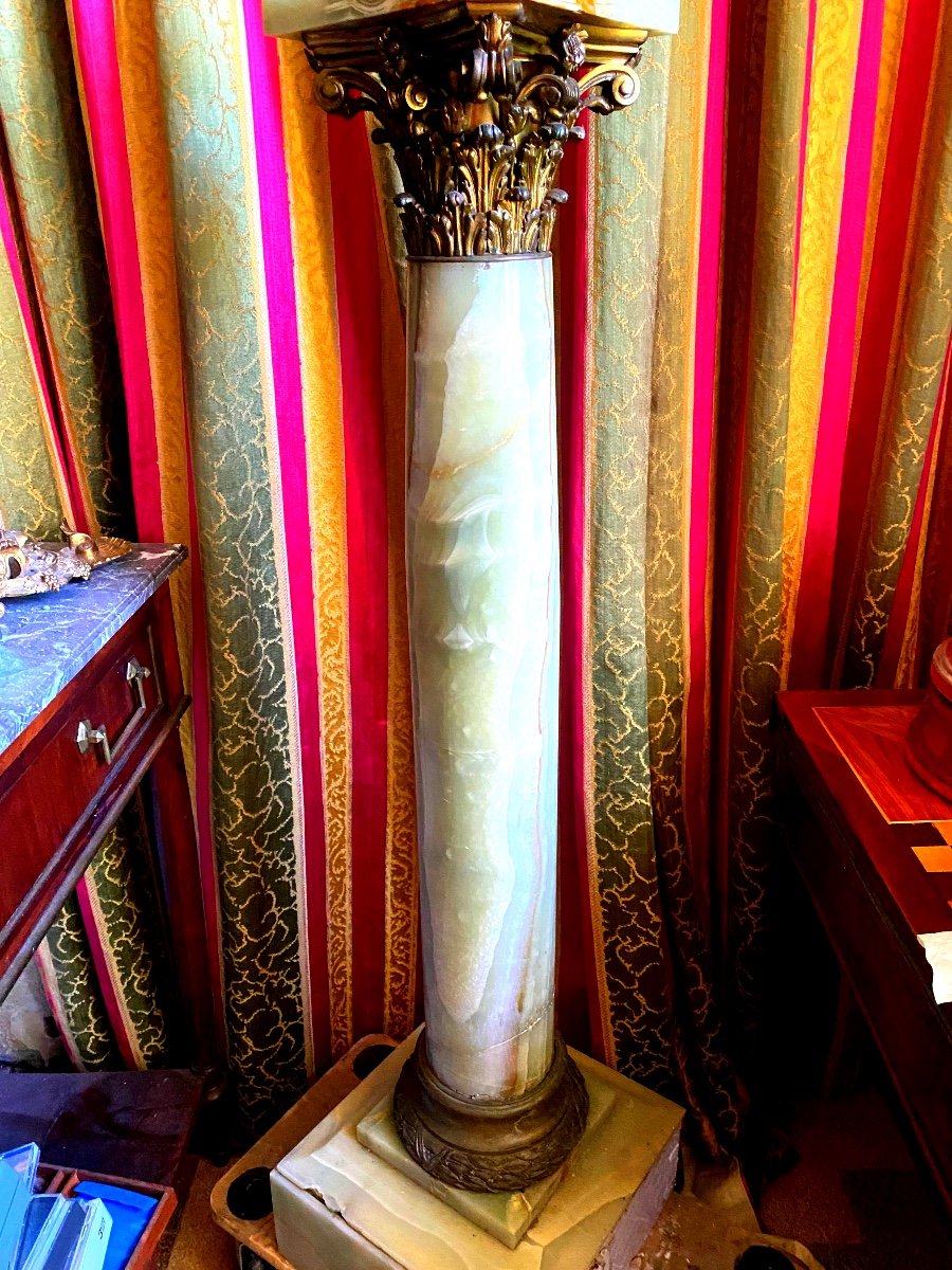 Remarkable Large Corinthian Living Room Column In Green Veined Onyx And Its Beautiful Bronze Cup