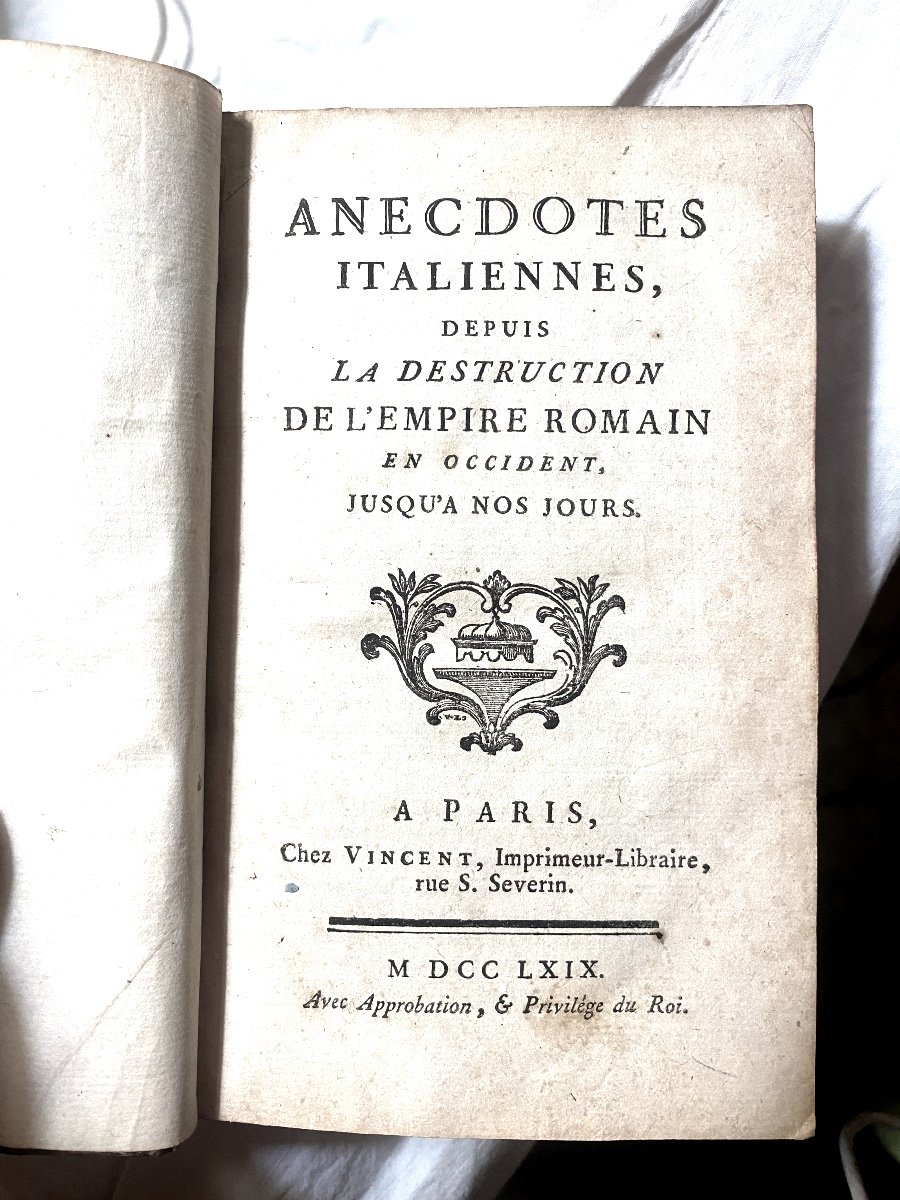 Bel Exemplaire In 12 "Anecdotes Italiennes Depuis La Destruction De l'Empire Romain"1769. Paris-photo-3