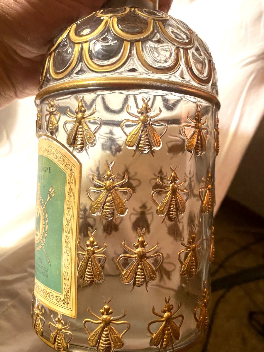 Grand Flacon de Guerlain étiqueté  "Eau De Cologne Impériale", avec abeilles à l'Or  Années 70-photo-1