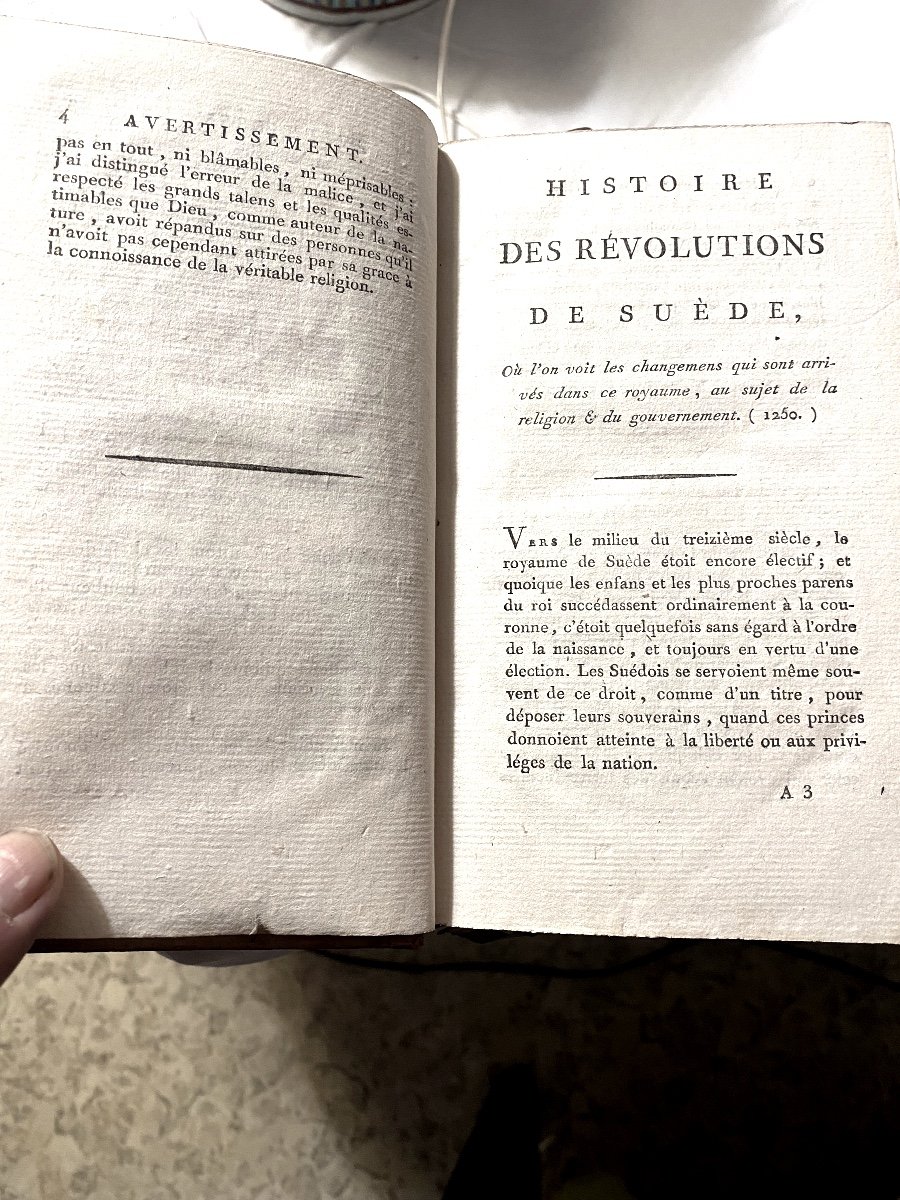 En  Deux Beaux Volumes In 8 En Veau Blond Glacé "histoire Des Révolutions De Suède" Par Vertot.-photo-4