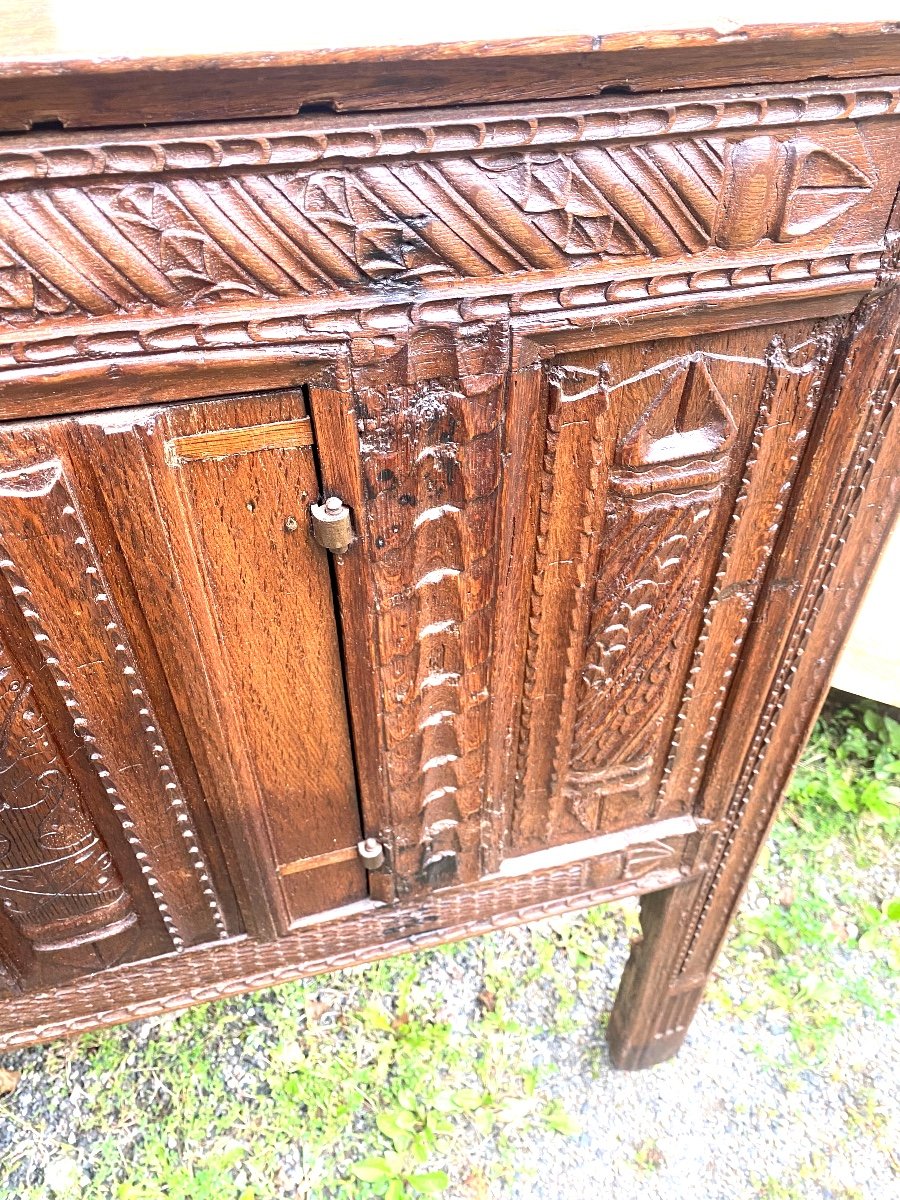 Rare Dressoir 16èm En Chêne Sculpté Du Lot Cotés Plis De Serviette Façade à Une Porte  Sculptée-photo-4