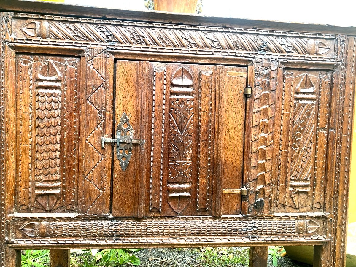 Rare Dressoir 16èm En Chêne Sculpté Du Lot Cotés Plis De Serviette Façade à Une Porte  Sculptée-photo-8