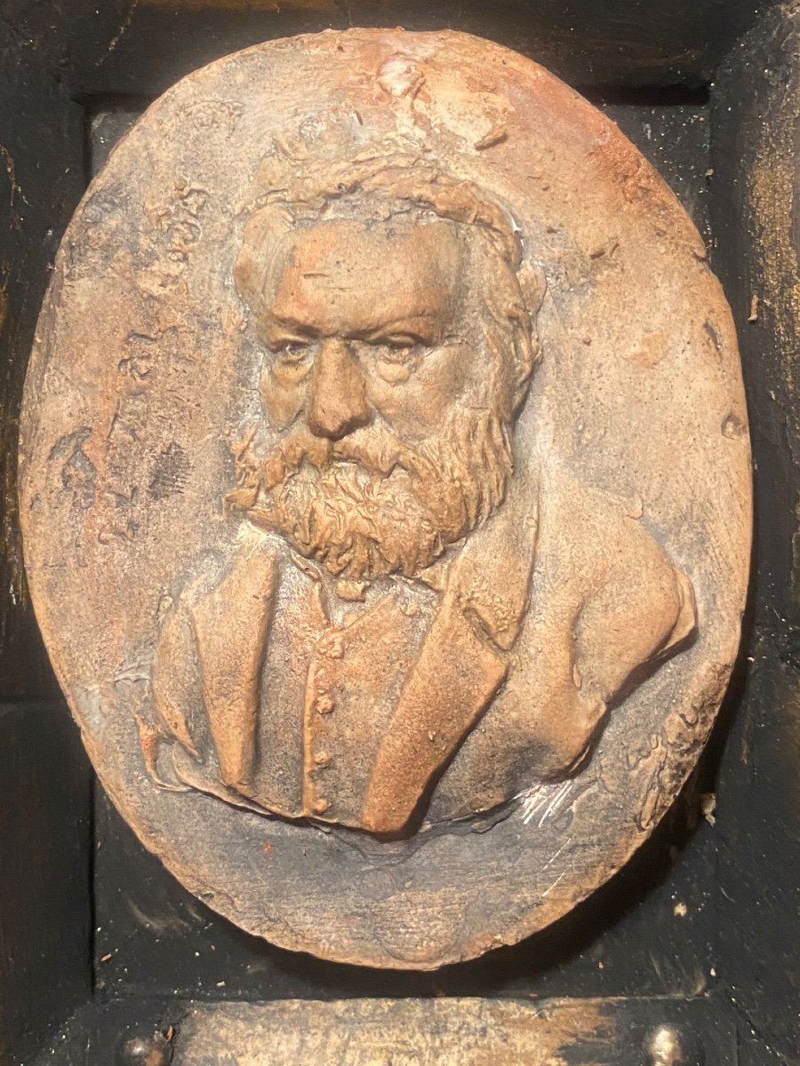 Terracotta Medallion Portrait Of "victor Hugo" In A Beautiful Gadrooned Frame Dated 1855-photo-4